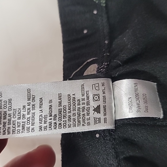 Disney's Tim Burton's The Nightmare Before Christmas Woman’s Pajama Pants Size L - Picture 10 of 11